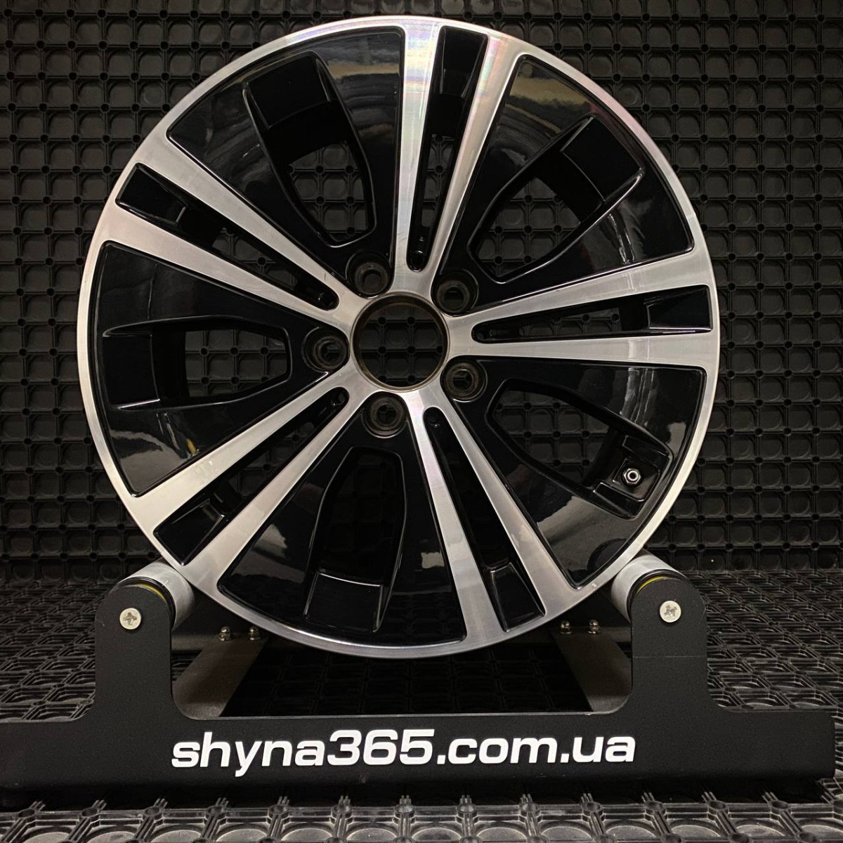 ДИСКИ БУ MERCEDES A2134015100 R17 7.5J PCD 5X112 ET40 DIA66.6 BKF