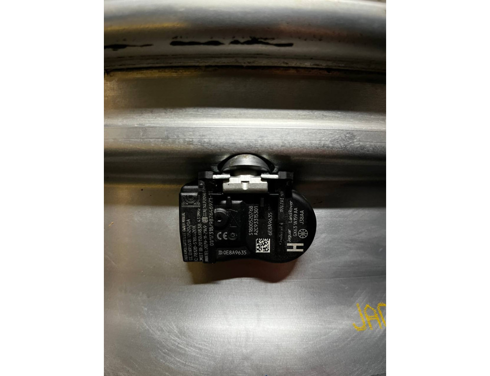 ДИСКИ БУ JAGUAR J9DM-1007-CA R20 8J PCD 5X108 ET52 DIA63.4 MGMF