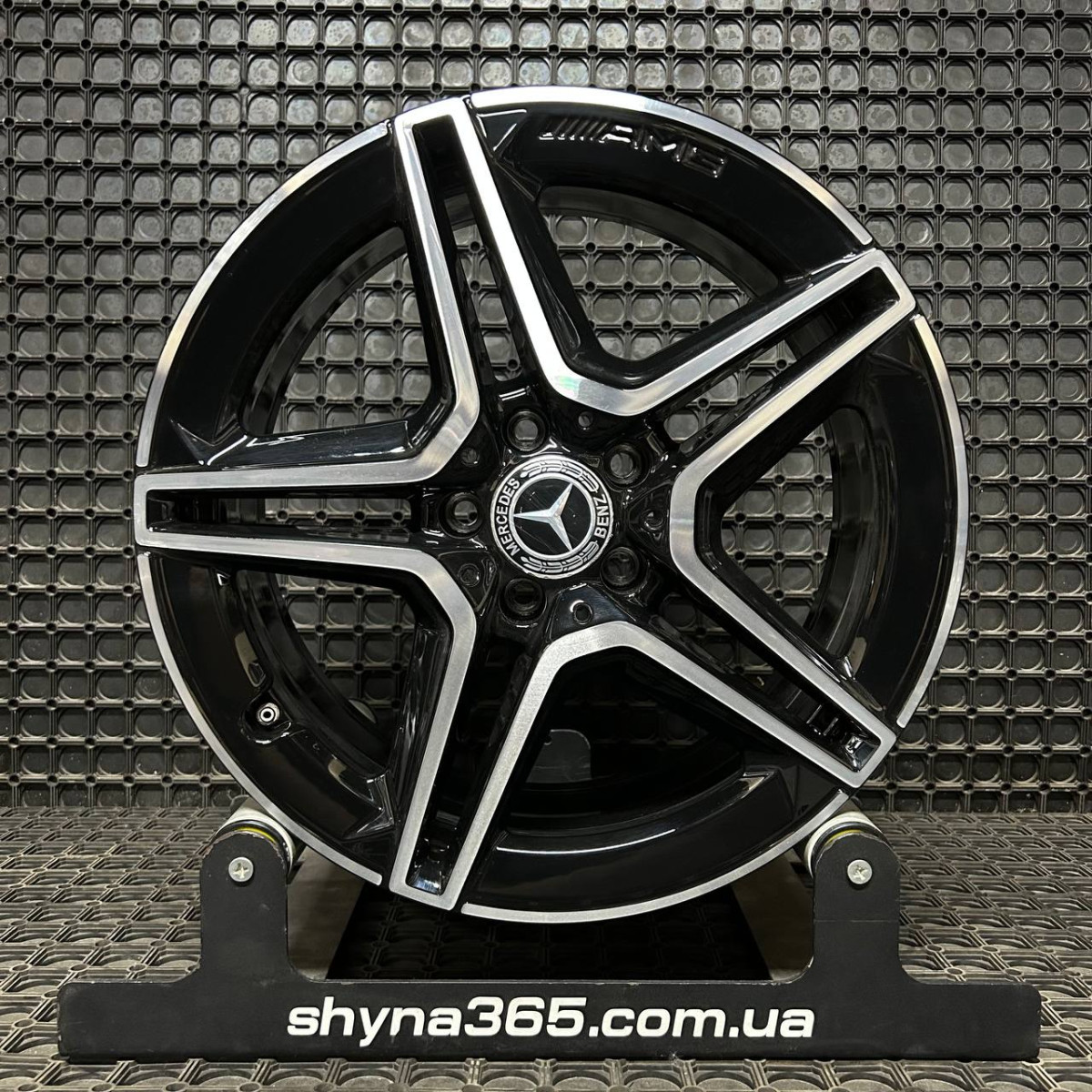 ДИСКИ ДЕМО* MERCEDES AMG A1184010200 R18 8J PCD 5X112 ET49 DIA66.6 BKF