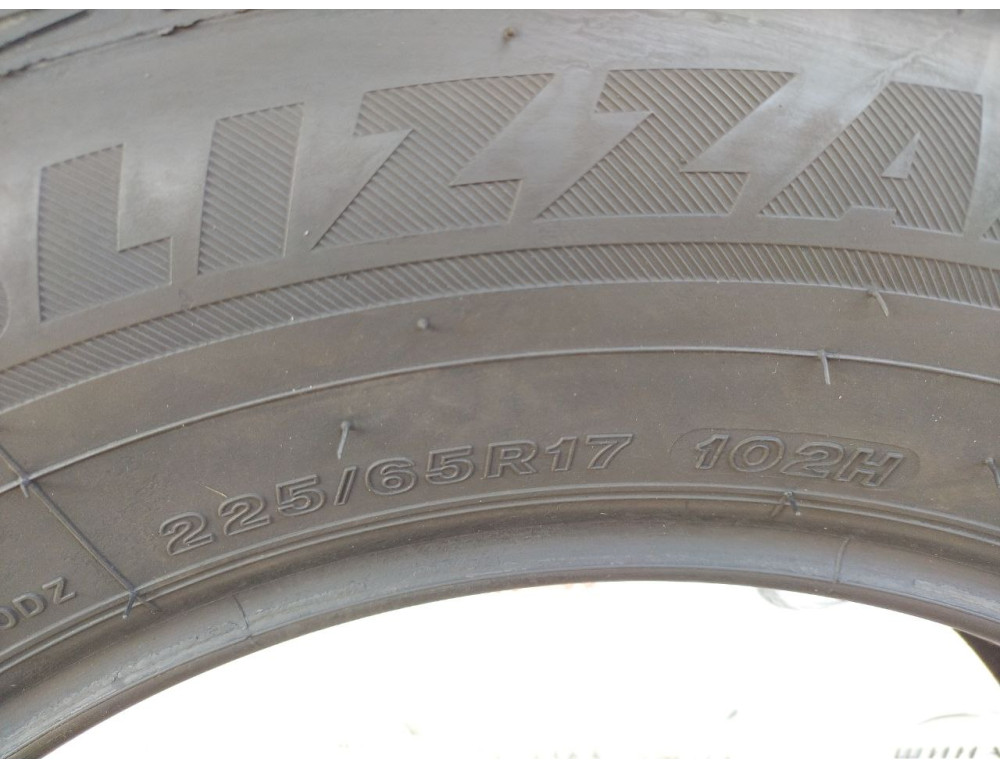 225/65 R17 BRIDGESTONE BLIZZAK LM-80 EVO 5mm