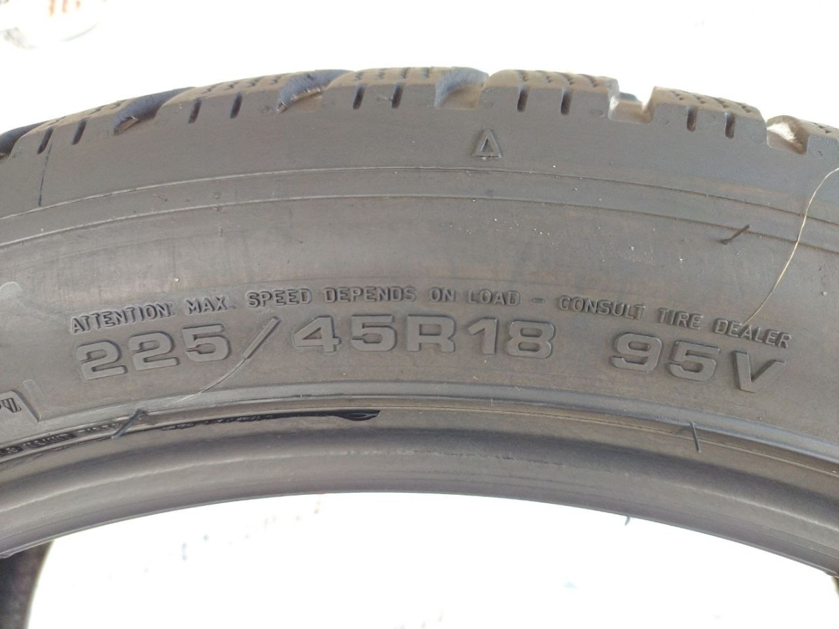 225/45 R18 DUNLOP WINTER SPORT 5 6mm