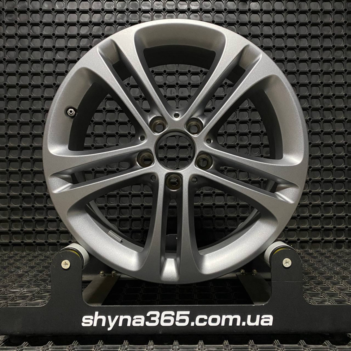 ДИСКИ БУ MERCEDES A1774010400 R17 6.5J PCD 5X112 ET44 DIA66.6 G