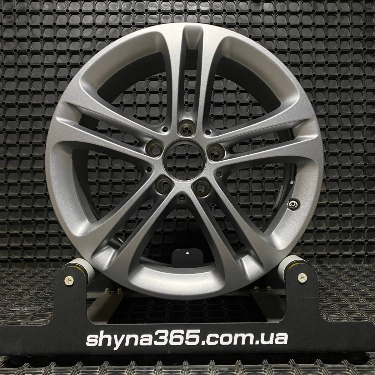 ДИСКИ БУ MERCEDES A1774010400 R17 6.5J PCD 5X112 ET44 DIA66.6 G