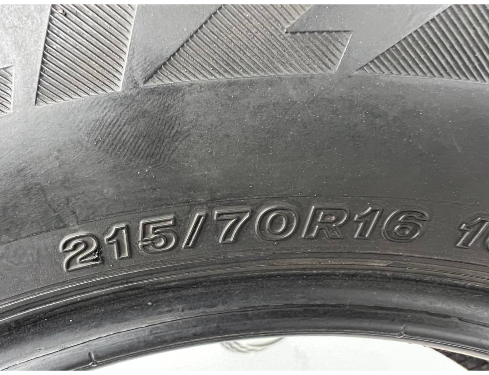 215/70 R16 BRIDGESTONE BLIZZAK DM-V2 8mm