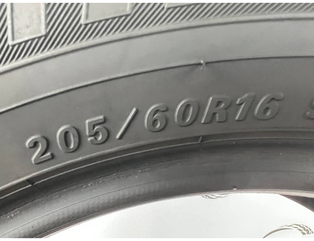 205/60 R16 AUTOBACS NORTH TREK N3I 7mm