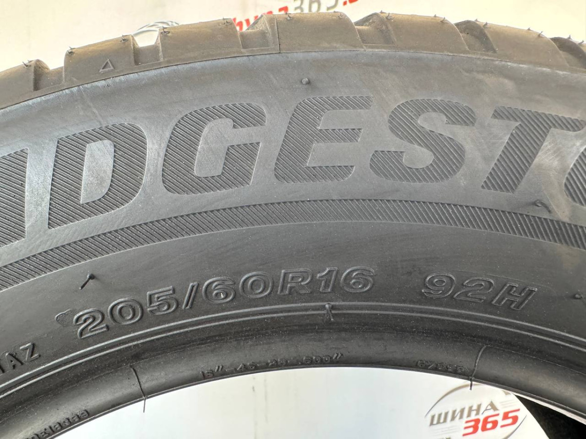 205/60 R16 BRIDGESTONE BLIZZAK LM001 * 7mm