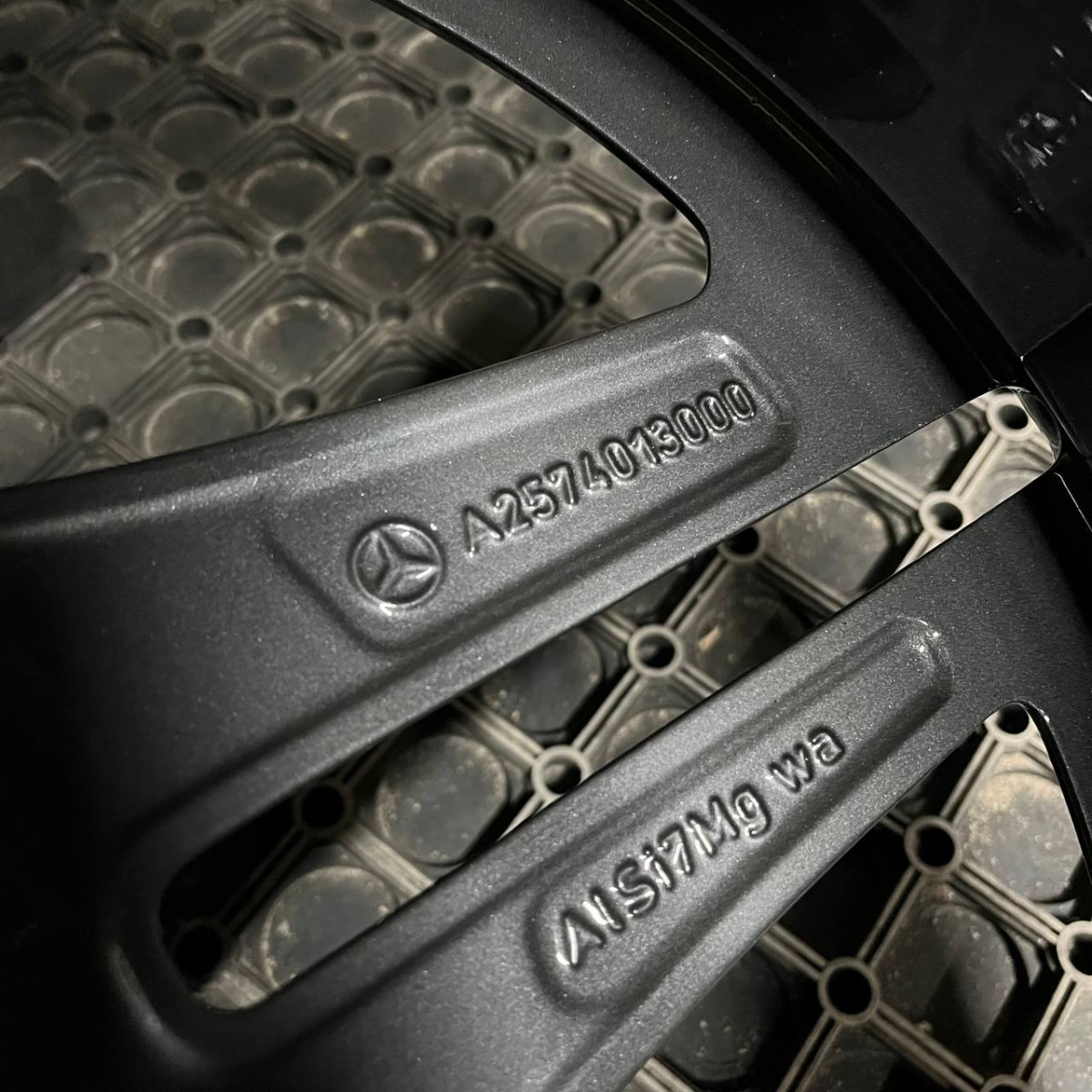 ДИСКИ БУ MERCEDES AMG A2574013000 R19 8J PCD 5X112 ET10 DIA66.6 GMF