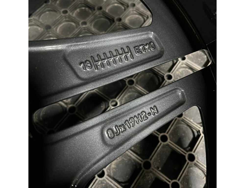 ДИСКИ БУ MERCEDES AMG A2574013000 R19 8J PCD 5X112 ET10 DIA66.6 GMF