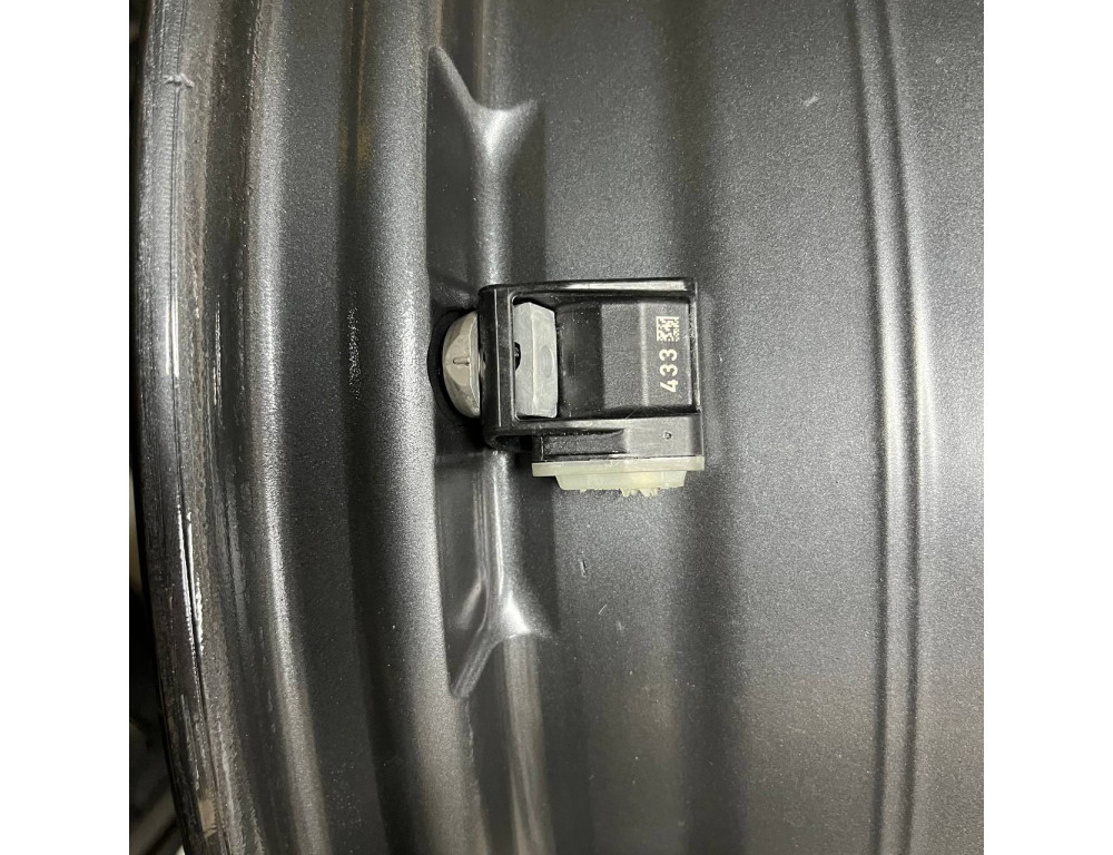 ДИСКИ БУ MERCEDES AMG A2574013000 R19 8J PCD 5X112 ET10 DIA66.6 GMF