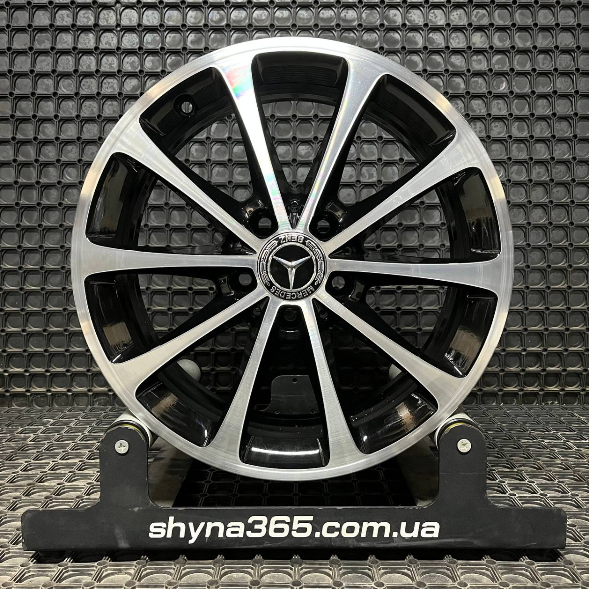 ДИСКИ ДЕМО* MERCEDES A1774010300 R17 6.5J PCD 5X112 ET44 DIA66.6 BKF