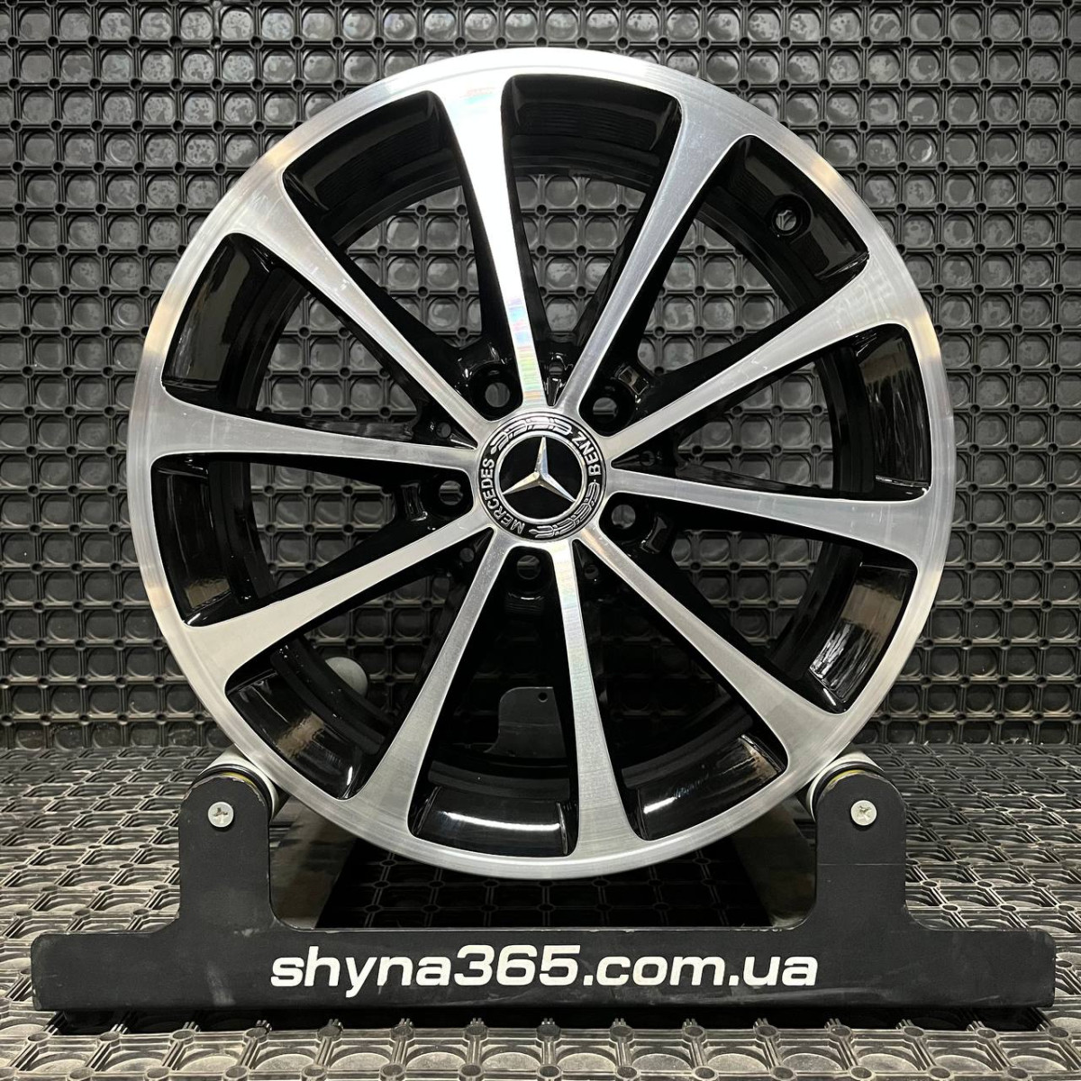 ДИСКИ ДЕМО* MERCEDES A1774010300 R17 6.5J PCD 5X112 ET44 DIA66.6 BKF
