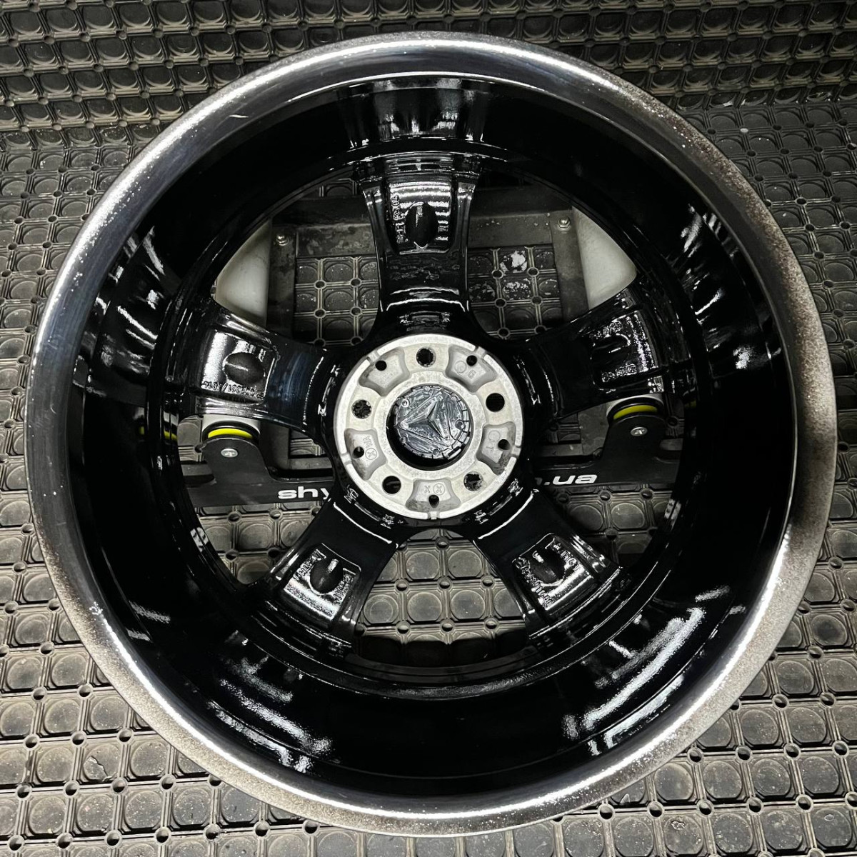 ДИСКИ ДЕМО* MERCEDES A2134011400 R18 8J PCD 5X112 ET43 DIA66.6 BKF