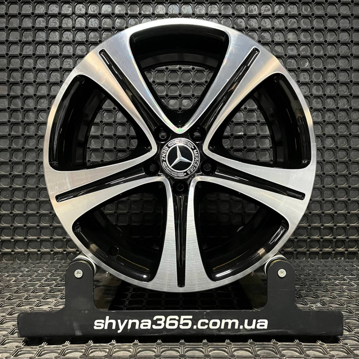 ДИСКИ ДЕМО* MERCEDES A2134011400 R18 8J PCD 5X112 ET43 DIA66.6 BKF