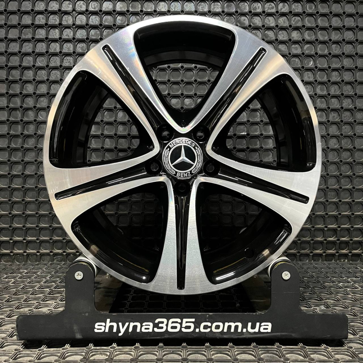 ДИСКИ ДЕМО* MERCEDES A2134011400 R18 8J PCD 5X112 ET43 DIA66.6 BKF