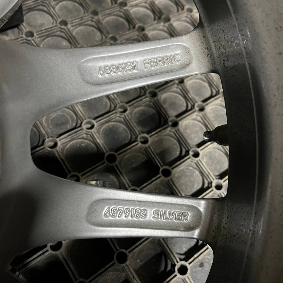 ДИСКИ ДЕМО BMW 6886152 R17 8.5J PCD 5X112 ET24 DIA66.6 GR