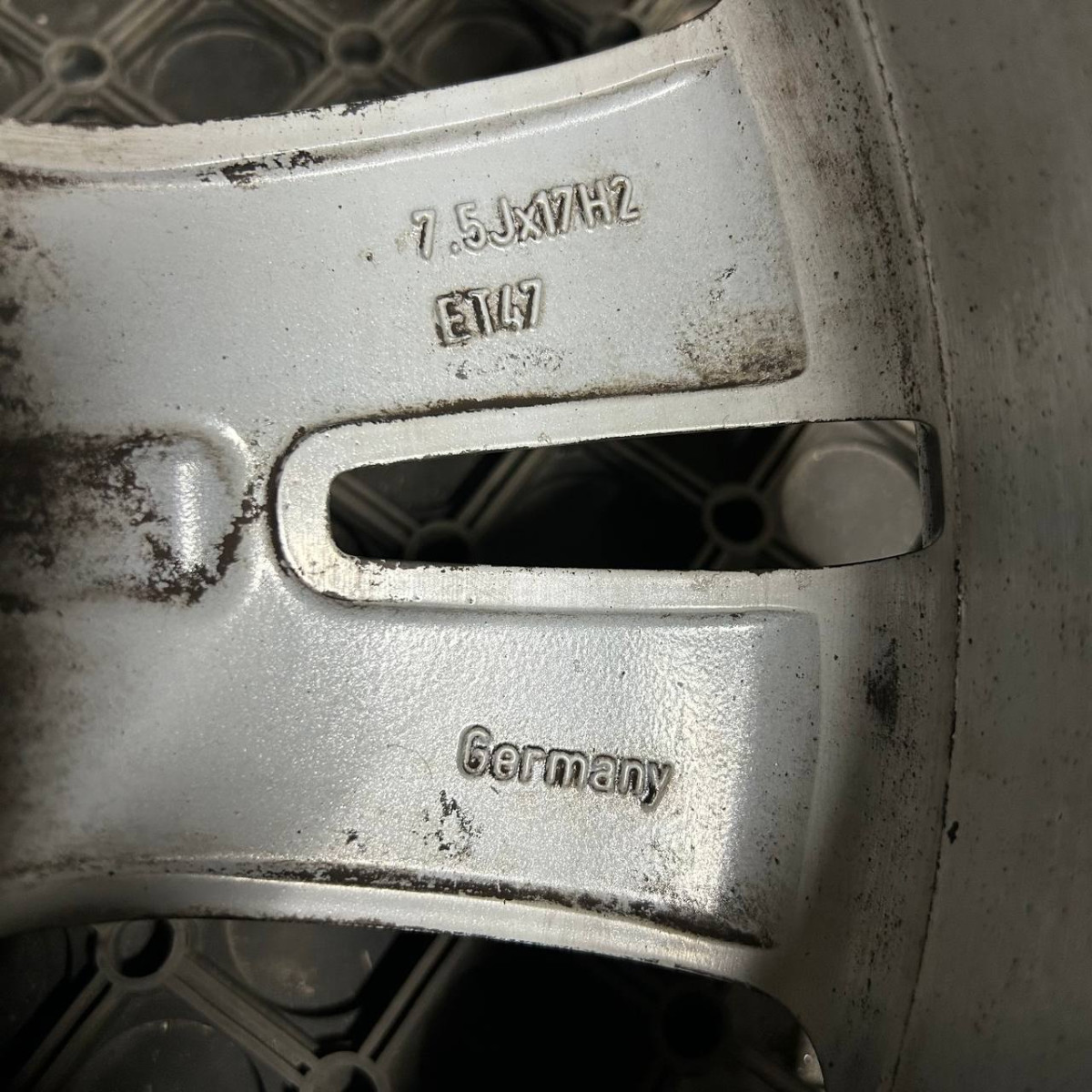ДИСКИ БУ MERCEDES A2044010402 R17 7.5J PCD 5X112 ET47 DIA66.6 S