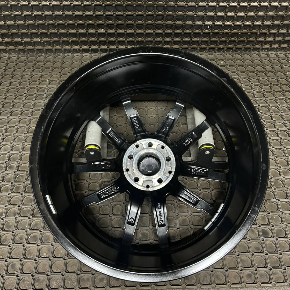 ДИСКИ БУ MERCEDES A2964010300 R20 8.5J PCD 5X112 ET29.5 DIA66.6 BK
