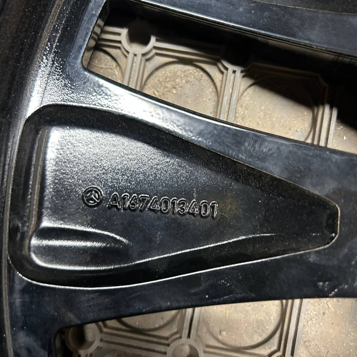 ДИСКИ БУ MERCEDES A1674013401 R20 8.5J PCD 5X112 ET42 DIA66.6 BKF