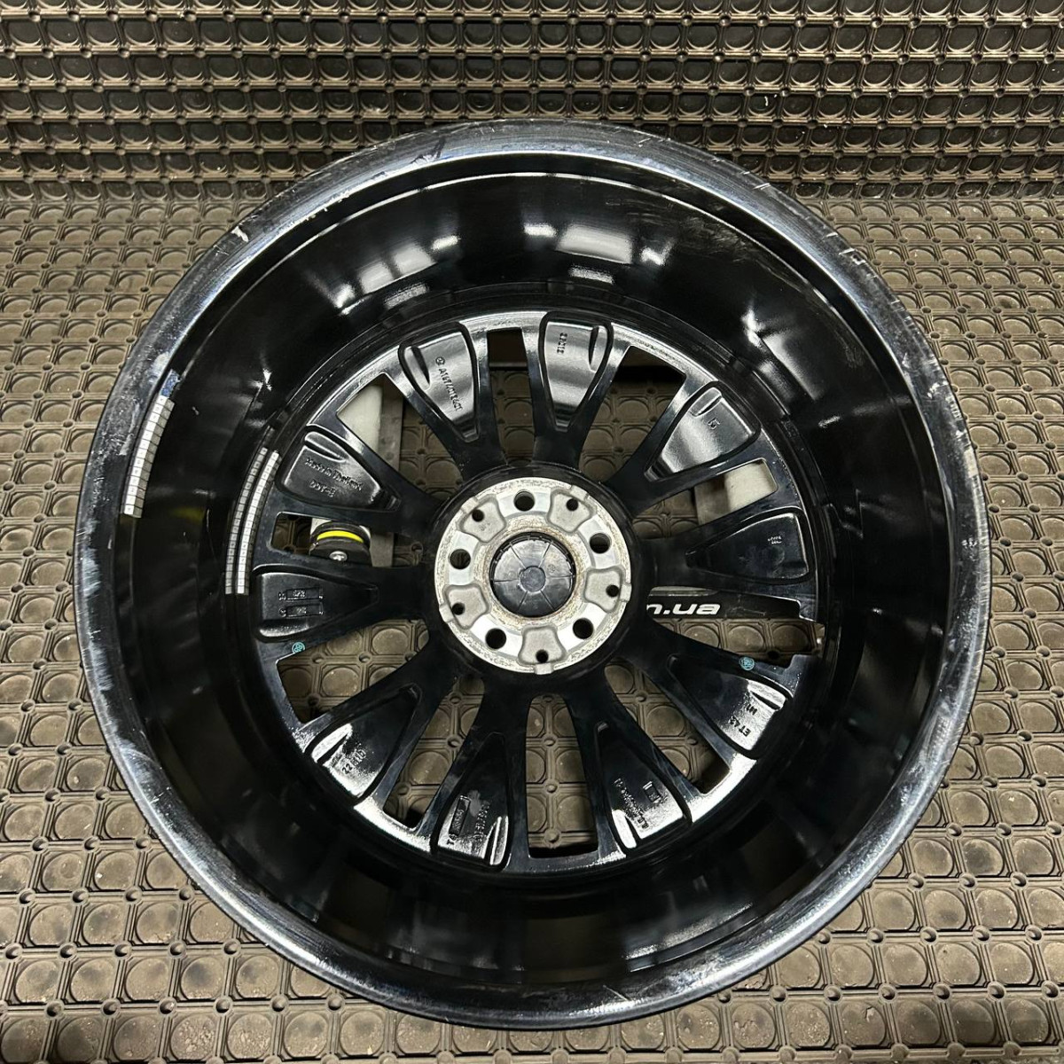 ДИСКИ БУ MERCEDES A1674013401 R20 8.5J PCD 5X112 ET42 DIA66.6 BKF