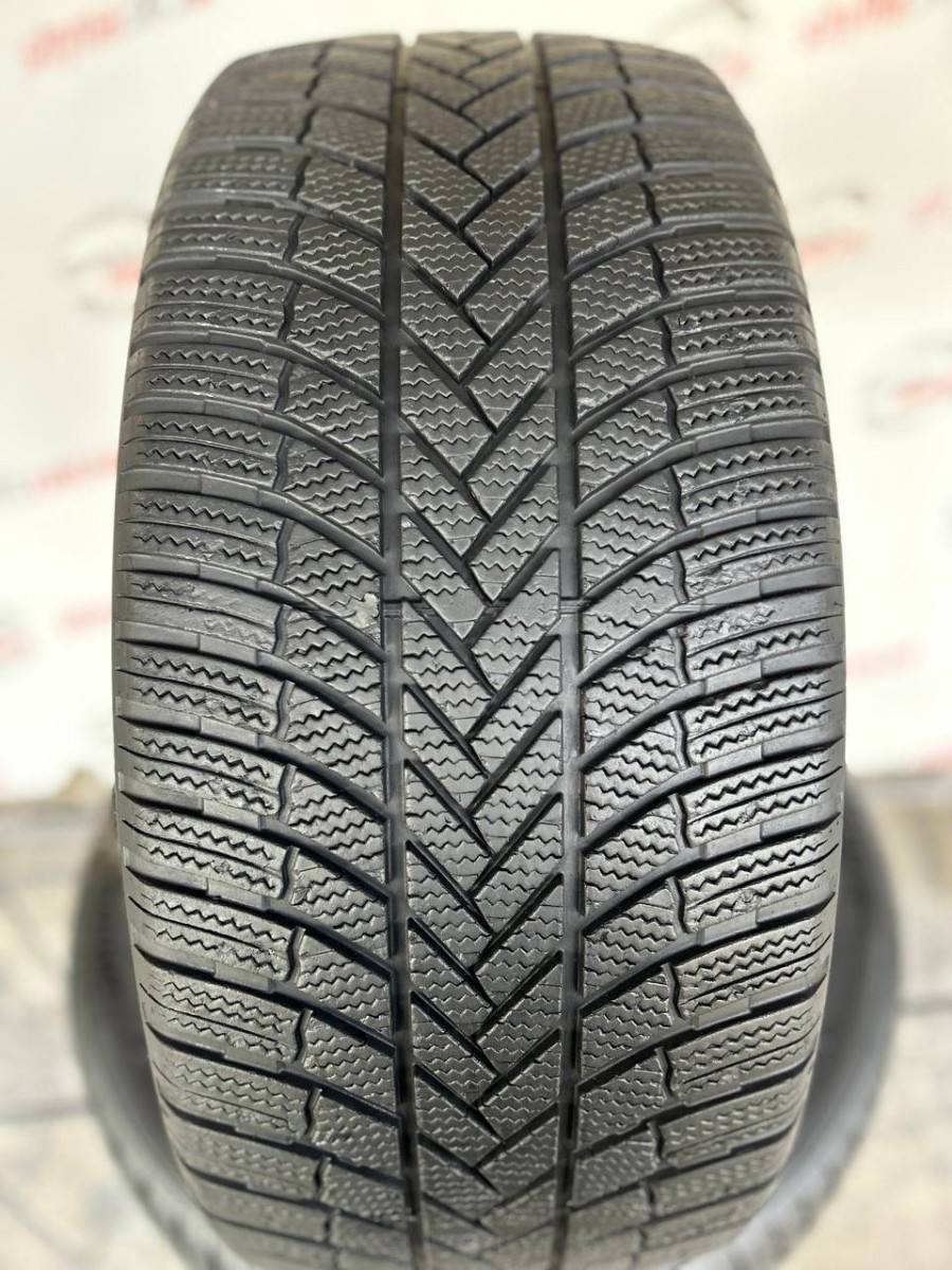 255/40 R21 BRIDGESTONE BLIZZAK LM005 7mm