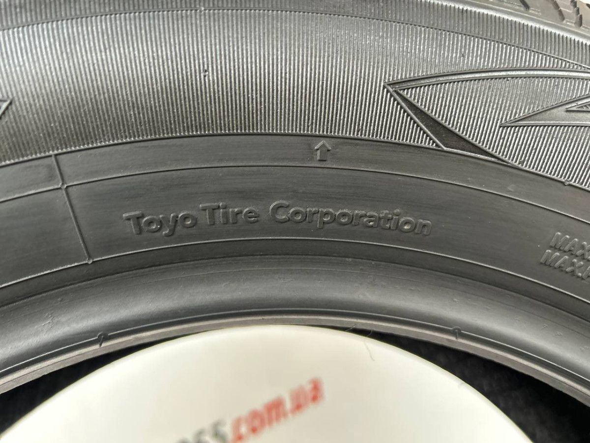 215/60 R16 TOYO ICE FRONTAGE 8mm