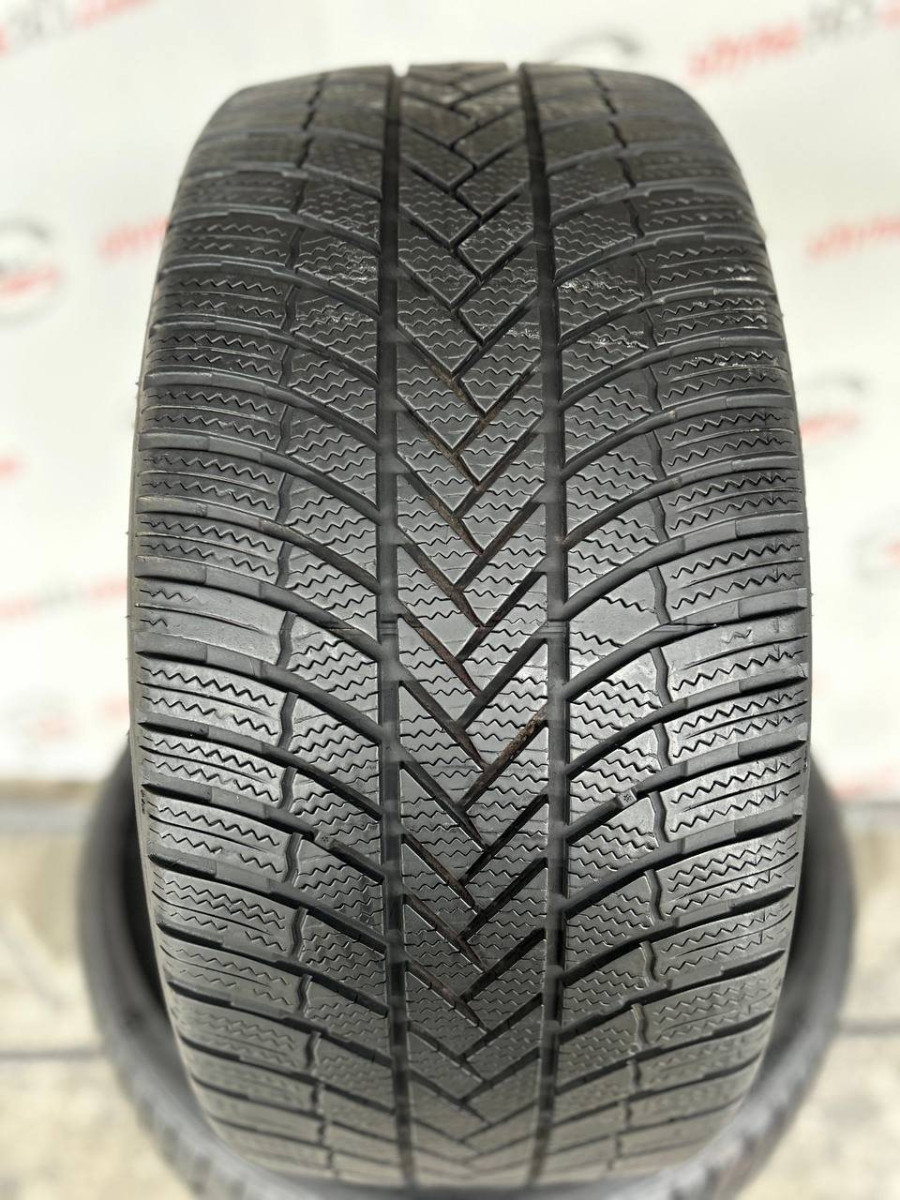 255/35 R21 BRIDGESTONE BLIZZAK LM005 6mm